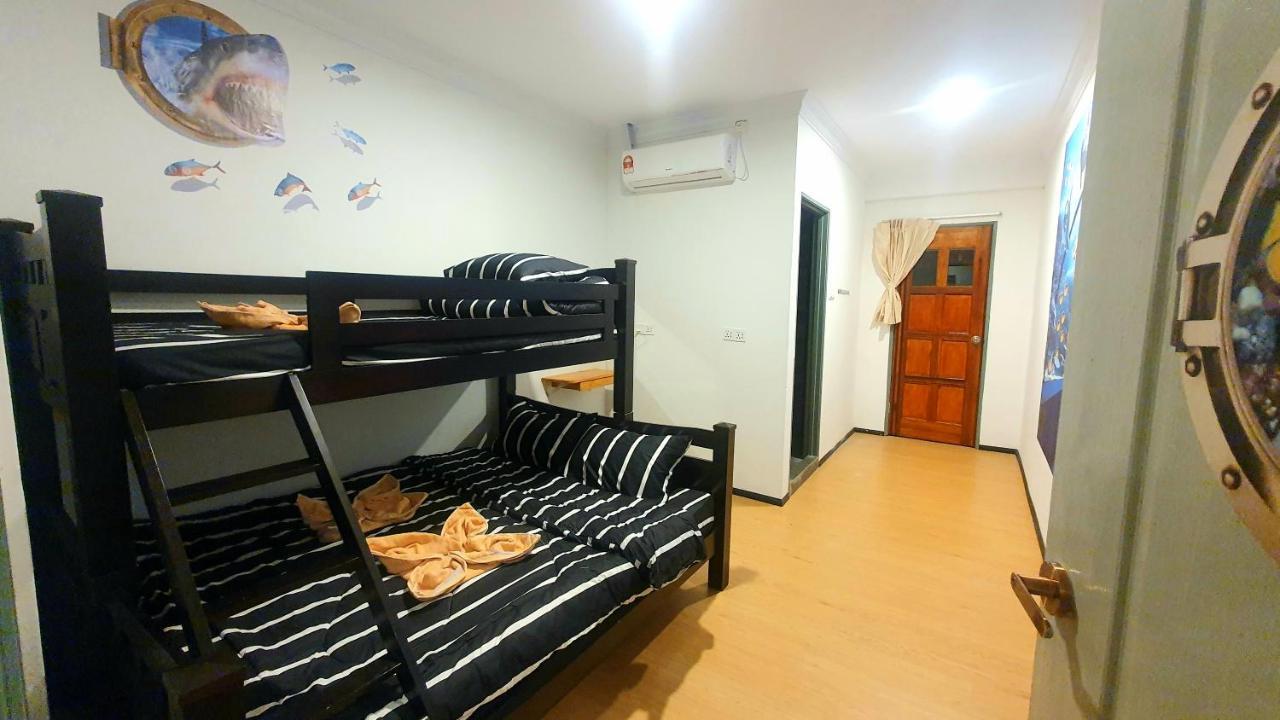 The Ship Guesthouse Room Semporna Ngoại thất bức ảnh